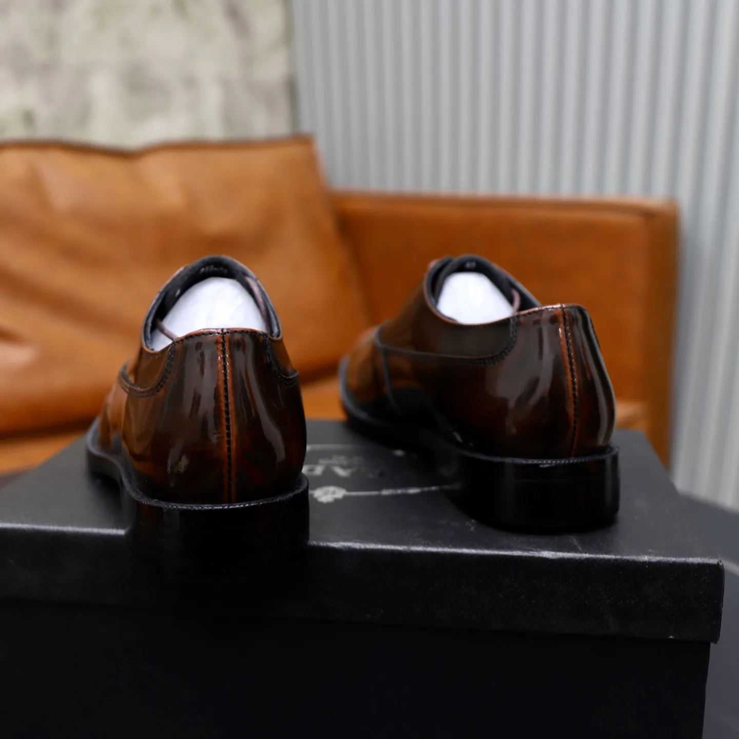 Ex-factory price: 540💰🙅‍♂️🙅‍♂️🙅‍♂️ Brand: PRADA Standard code: Men's code 38-44 (45 can be customized) Grade: Same style as the official website Original order quality Material: Original cowhide surface Comfortable cowhide lining Original outsole Style category: Men's fashionable casual leather shoes Distinguished big-name luxury elements Top luxury Color: actual picture color
